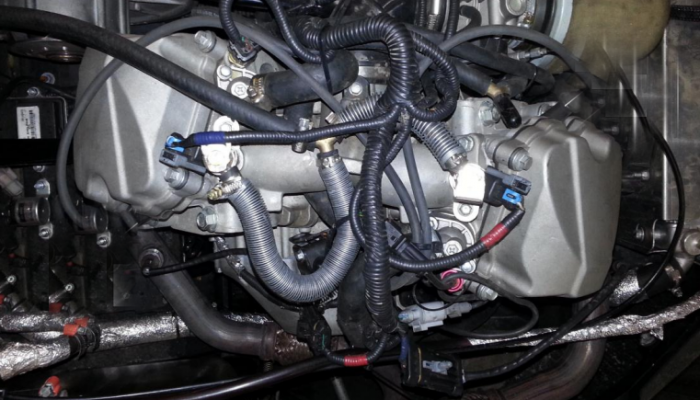 Как безопасно запустить и остановить двигатель снегохода